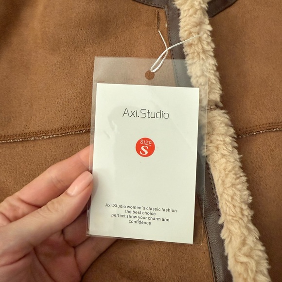 NWT Faux suede/sherpa jacket: size small - Picture 2 of 4
